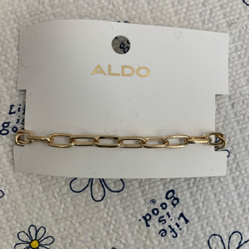 3/$15 Aldo Cream and Gold Keychain bundle - Picture 4 of 6